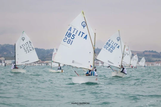 Al via a Civitanova Marche l’ultima tappa del circuito Optimist Italia Kinder Joy of Moving