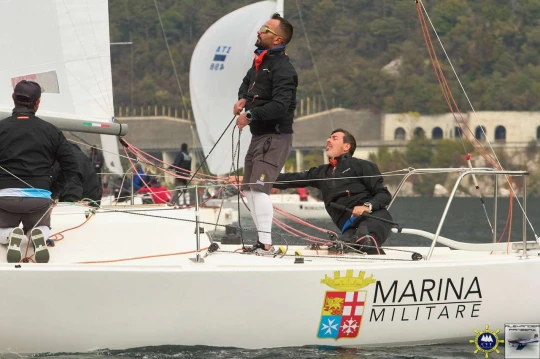 Il J24 della Marina Militare La Superba firma la XXIV Coppa Città di Valmadrera
