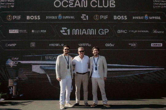 Left to right: Dominik Madani, co-owner Team Sierra, Alejandro Agag, founder and Chairman of E1, Kerem Ozmen, owner Team Sierra