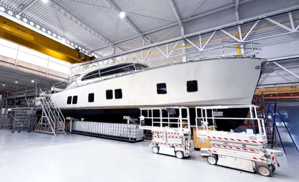 Next Zeelander 8 nears completion with first-ever white pearlescent hull