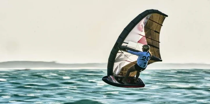Maddalena Spanu in testa alla classifica provvisoria della WingFoil Racing World Cup in Brasile con 16 vittorie su 16 prove disputate
