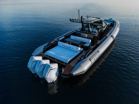 Pirelli 42 Mansory Special Edition protagonista all'Abu Dhabi Collectors' Week