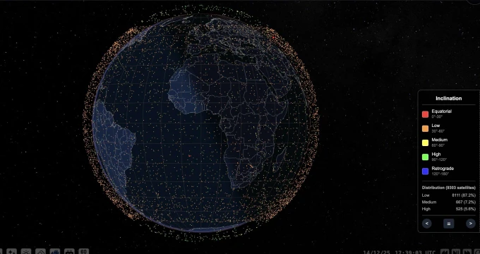La costellazione di satelliti Starlink attualmente in orbita. Immagine satellitemap.space