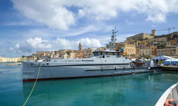 Il pattugliatore Monte Sperone della Guardia di Finanza a Gaeta