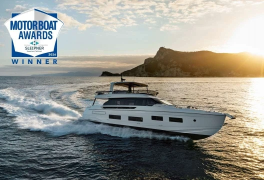 Fly 82 di Azimut premiato ai Motor Boat Awards