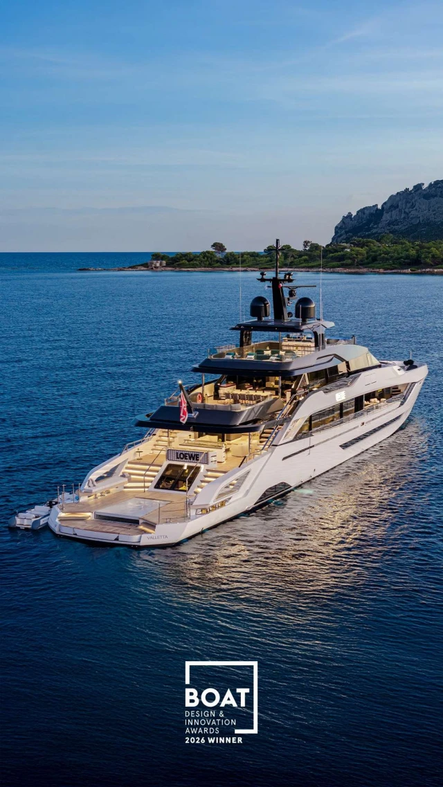 Tankoa M/Y LOEWE