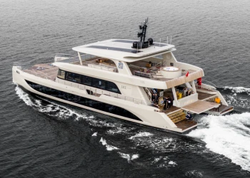 New 30.7-metre VISIONF 101 powers through sea trials at over 20 knots