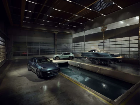 Frauscher x Porsche 790 Spectre and Porsche Cayenne