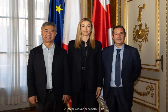 Il Presidente del World Sailing Quanhai Li, la sindaca Silvia Salis e il presidente FIV Francesco Ettorre