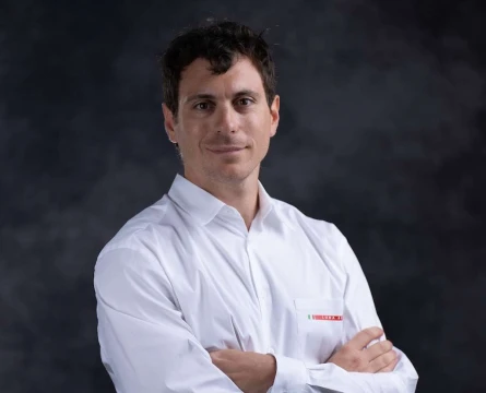 Giulio Bertelli, vicepresidente di Luna Rossa, racconta in un podcast dell'America's Cup il dietro le quinte della competizione ©Ian Roman / America's Cup