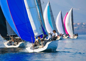 MaxiDolphin Lake Garda Sailing Series 2026, a Desenzano El Moro debutta in grande stile