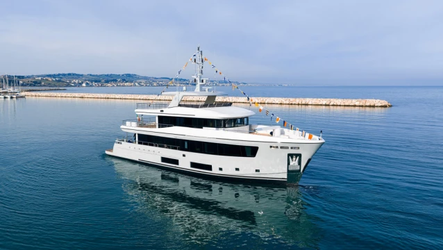 Cantiere delle Marche vara Tartaruga, un Nauta Air 108