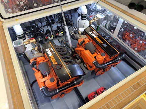 Diemmax, dalla meccanica di precisione al V12 marino da 600 cavalli e 375 kg