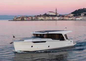 First running shots and details of the New Greenline 42