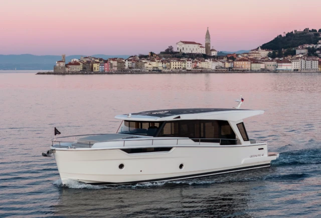 First running shots and details of the New Greenline 42