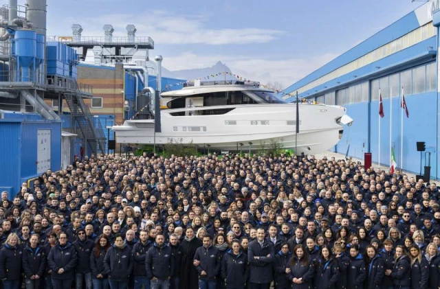 Azimut Yachts: Design-to-Cost, Produktionsflexibilität in Avigliana und technologische Innovation bei der Seadeck 9