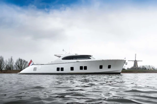 New bespoke 24m Zeelander 8 delivered in pearlescent white and gold