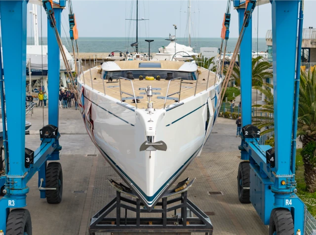 Grand Soleil Plus 80 LC zu Wasser gelassen, neues Flaggschiff von Cantiere del Pardo