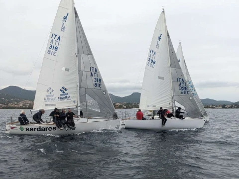 Il J24 Botta Dritta mantiene il comando del Campionato Sociale 2026 a Olbia