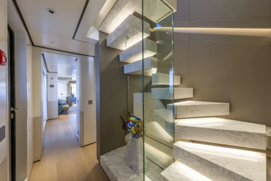 Dragoni e lo yacht interior design: il ruolo del progetto nella sostenibilità reale