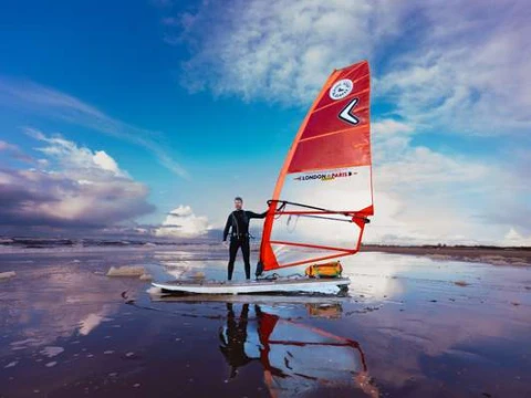 Incontri in Blu a Genova, il 4 maggio Merijn Tinga, windsurfer a attivista per l'ambiente