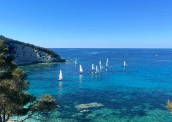 L’Elba accoglie Open Skiff e RS Aero: tre giorni di regate per i 60 anni del Club del Mare