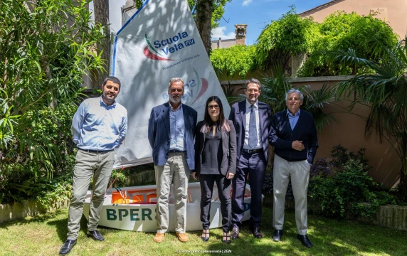 Da sx Carlo Mazzini (consigliere CVR), Enrico Gambi (vice presidente CVR), Cecilia Bavera (BPER), Alessandro Barattoni (Sindaco di Ravenna) e Matteo Plazzi (presidente CVR)