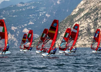 Finalmente il vento sul Garda Trentino: 5 regate per ciascuna categoria; sabato medal series