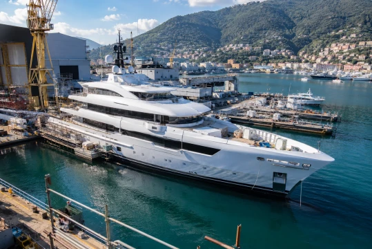 Superyachts: the new market is pushing shipyards towards integrated services, refit and flexible platforms
