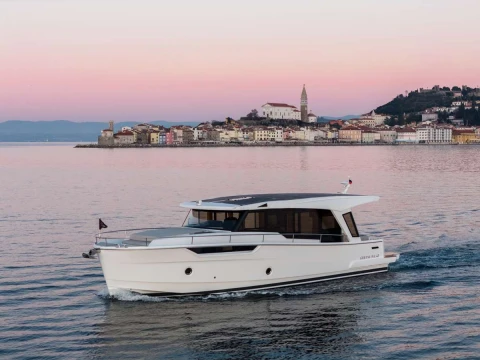 Greenline 42 debutta in acqua al Salone Nautico di Venezia