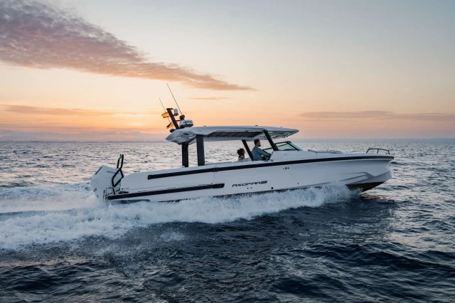 Axopar 38 Sun Top, modular open boat over 45 knots