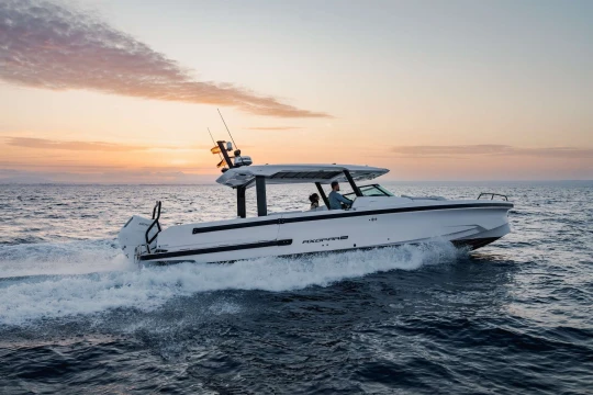 Axopar 38 Sun Top, modulares Openboot über 45 Knoten