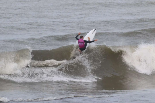Rip Curl GromSearch Italy: Spectacle at the Tonfano Pier