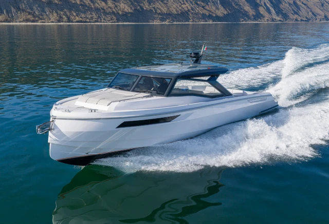 Santasevera 52 reaches ten units sold and reveals new photography