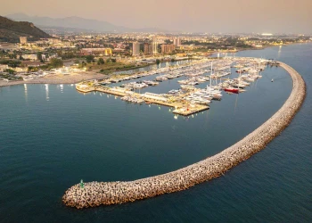La 12a Bandiera Blu Consecutiva apre una nuova estate di novità a Marina D’arechi