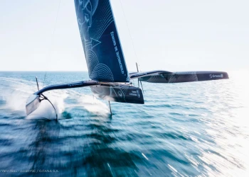 Maxi Edmond de Rothschild's debut flight