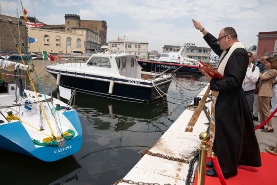 Castore torna a navigare nel Golfo di Napoli
