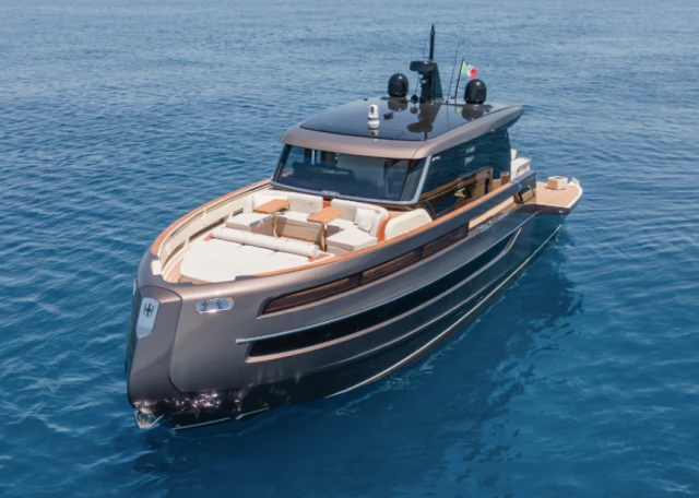 The partnership made its debut aboard the Invictus TT460 Shell Edition, an even more exclusive version of the former Aschenez Group flagship TT460