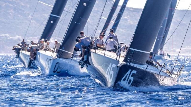 Alpha+ (num. di prua 46) e Sled (num. prua 05) al comando della classifica generale provvisoria, Rolex TP52 World Championship. Crediti foto: 52 Super Series/Nico Martinez