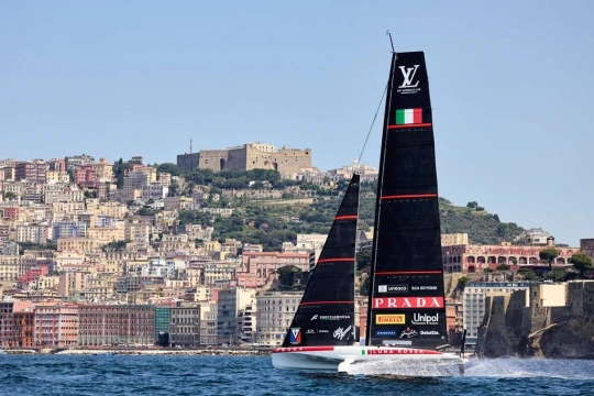 Luna Rossa naviga a Napoli per la prima volta - credits Luna Rossa | Studio Borlenghi