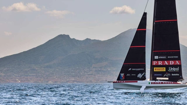 Luna Rossa’s first sail in Naples