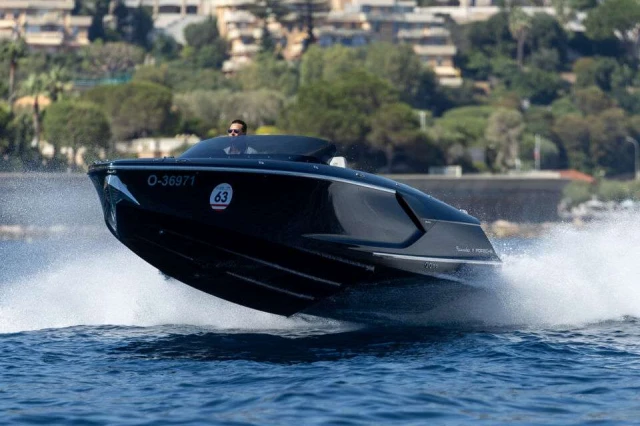 Frauscher x Porsche 790 Spectre sets speed record