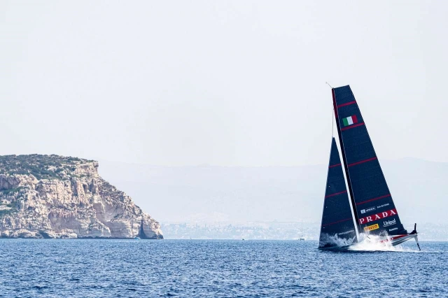 Luna Rossa AC75 nosedive in Cagliari
