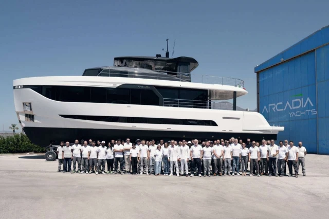 Arcadia Yachts vara la seconda unità del modello A80