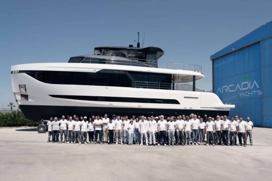 Arcadia Yachts A80: zweite Einheit fertiggestellt