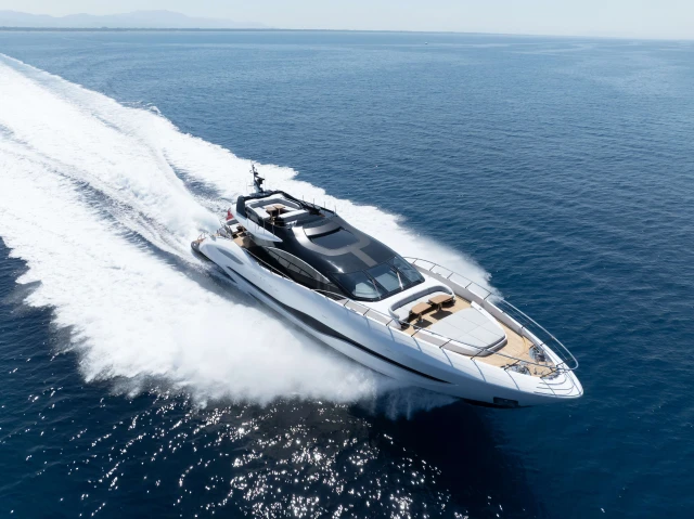 venduta l'unità 11 di Mangusta 104 REV