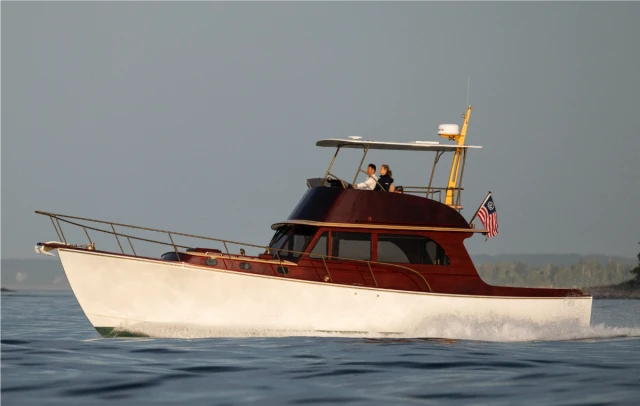 Lyman-Morse unveils the Hood 42 LM, a masterpiece of American Boatbuilding