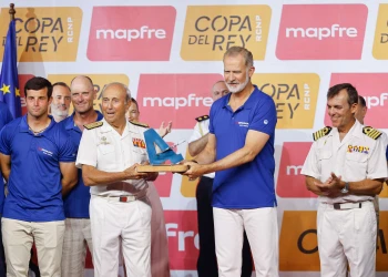 Tonight, King Felipe of Spain presented the trophies to the winners of the 44 Copa del Rey at La Almudaina
