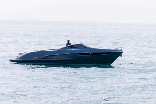 30 Bellagio: il nuovo runabout Colombo che reinterpreta l’eleganza italiana