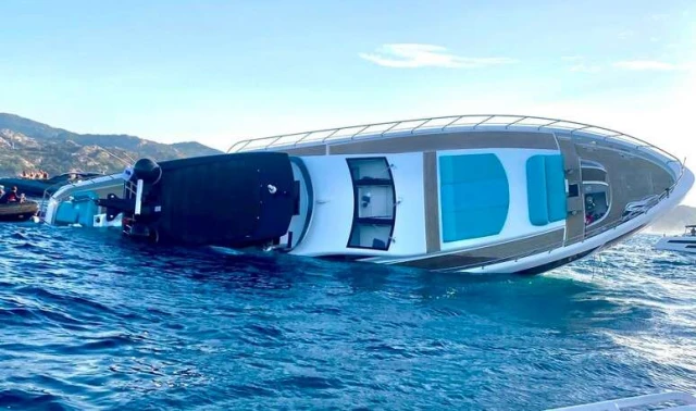 L'Amer F100 Angiola II naufragato in Sardegna